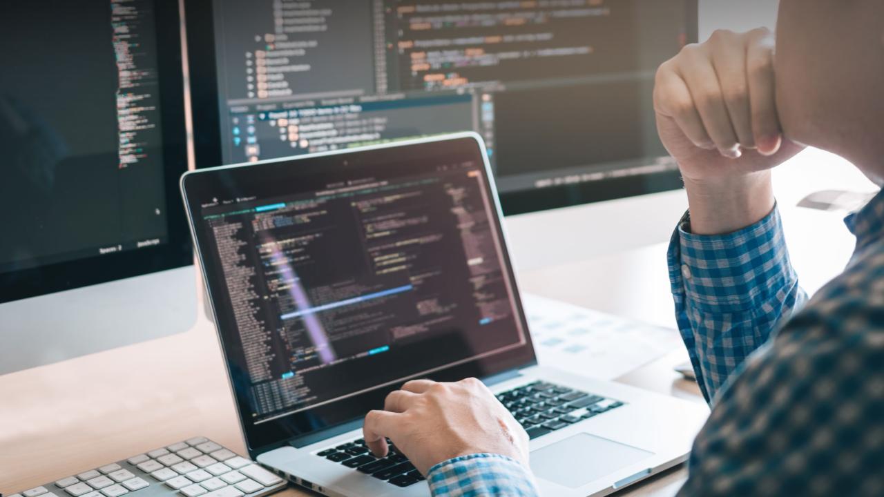 Software Development Outsourcing: A Detailed Guide in 2025 - Designveloper Software Development Outsourcing: A Detailed Guide in 2025 - Designveloper